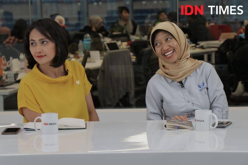 Christina Aryani (Anggota DPR RI) dan Ayu Kartika (Staf Khusus Presiden RI Joko Widodo (IDN Times/Arief Kharisma Putra)
