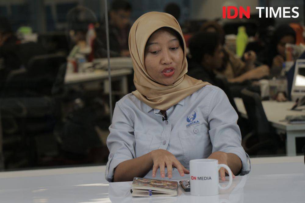Staf Khusus Presiden Joko Widodo, Ayu Kartika Dewi dalam acara Ngobrol Seru bertema Perempuan Bicara, dari Legislasi Sampai Eksekutif di IDN Media HQ, Jakarta, Senin (25/11). (IDN Times/Arief Kharisma Putra)
