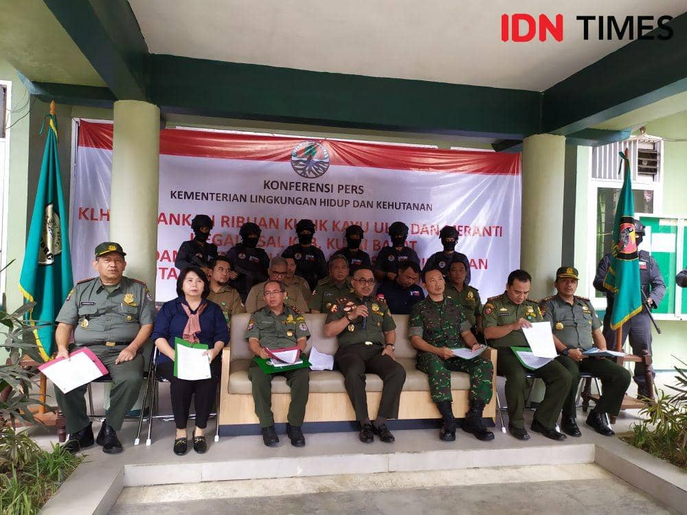 Sustyo Iriono, direktur Pencegahan dan Pengamanan Hutan KLHK saat memberikan pemaparan (IDN Times/Yuda Almerio)