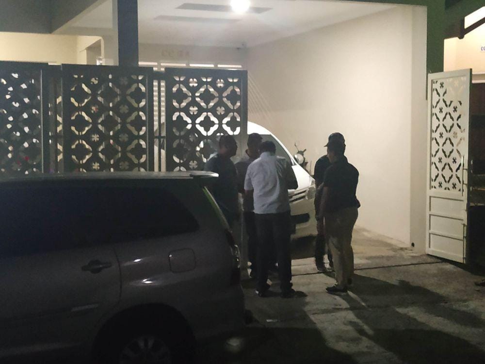 Polisi melakukan penggeledahan di rumah lain di Puncak Dieng, Senin (25/11/2019). IDN Times/ Alfi Ramadana