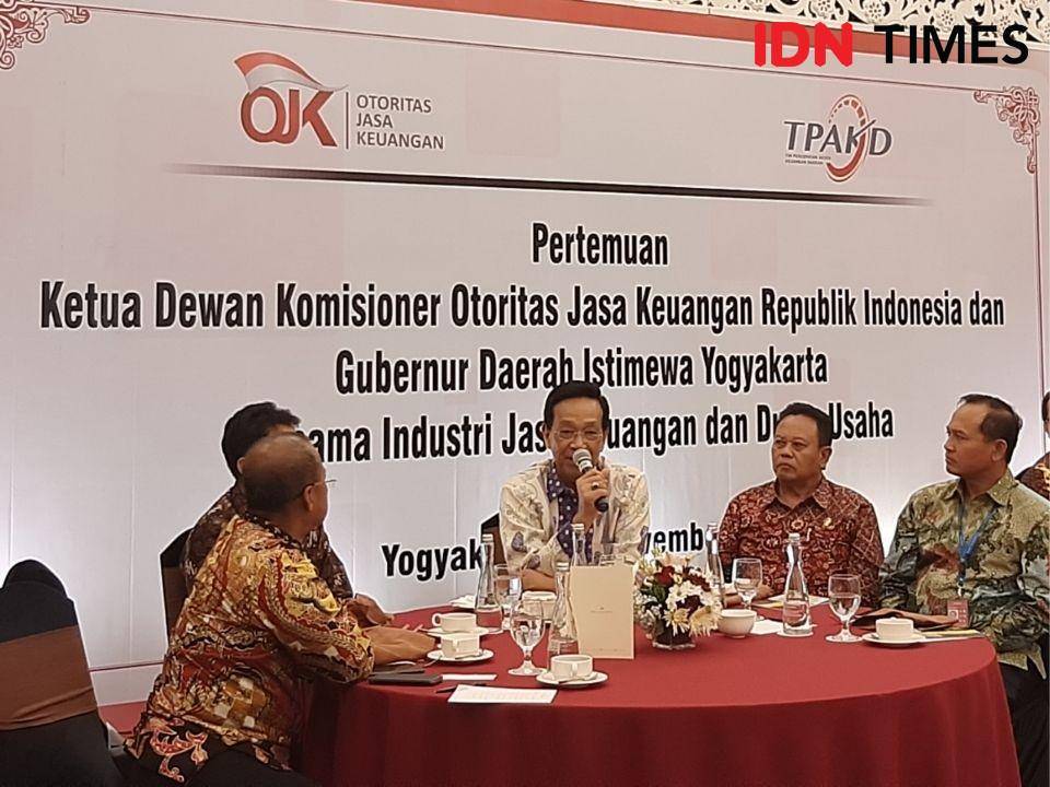Gubernur DIY Sri Sultan Hamengku Buwono X saat memaparkan tanggapan dalam Pertemuan Tim Percepatan Akses Keuangan Daerah (TPAKD) di Royal Ambarrukmo Yogyakarta Hotel, Senin (25/11/2019). IDN Times/Holy Kartika
