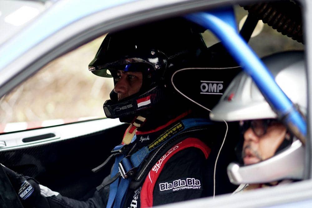 Mobil Subaru WRX Sti yang dikendarai Wagub Sumut Musa Rajekshah dan Navigatornya Uche berhasil naik podium ke-3 pada gelaran Danau Toba Rally 2019 (Arya Rizky Hernandi  for IDN Times)