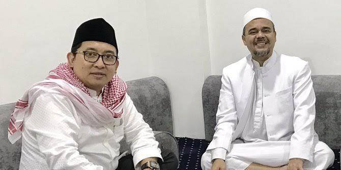 Wakil Ketua Umum Partai Gerindra Fadli Zon saat mengunjungi pimpinan FPI Rizieq Shihab di Arab Saudi. (Twitter/@fadlizon)