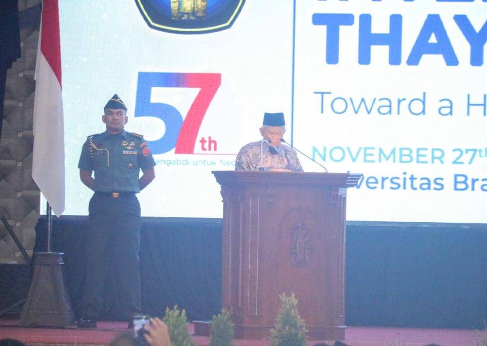 Wapres RI, KH Ma'ruf Amin saat menyampaikan sambutan pembukaan konferensi halal di UB, Rabu (27/11/2019). IDN Times/ Alfi Ramadana