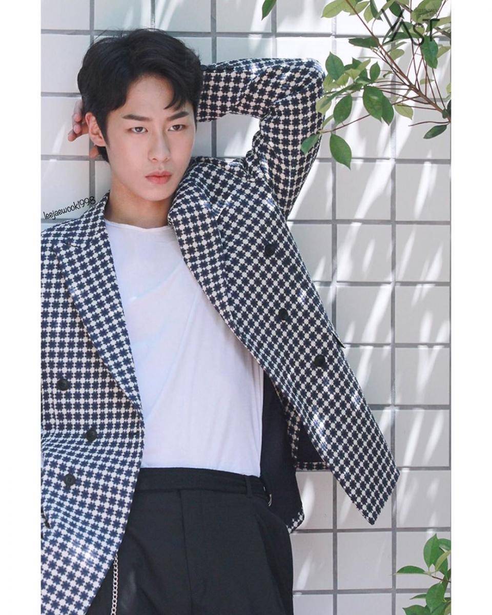 instagram.com/@leejaewook1998
