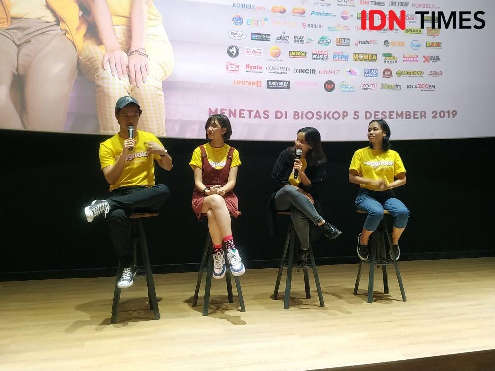 (ki-ka) Morgan Oey, Sheila Dara, Naya Anandita, Tata Nurita, dalam press screening di FX Sudirman, Jakarta, pada 24 November 2019. IDN Times/Erfah Nanda