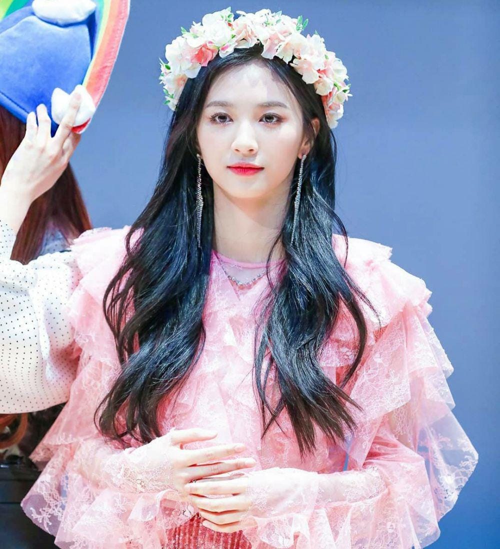 instagram.com/@jiwon.cherrybullet