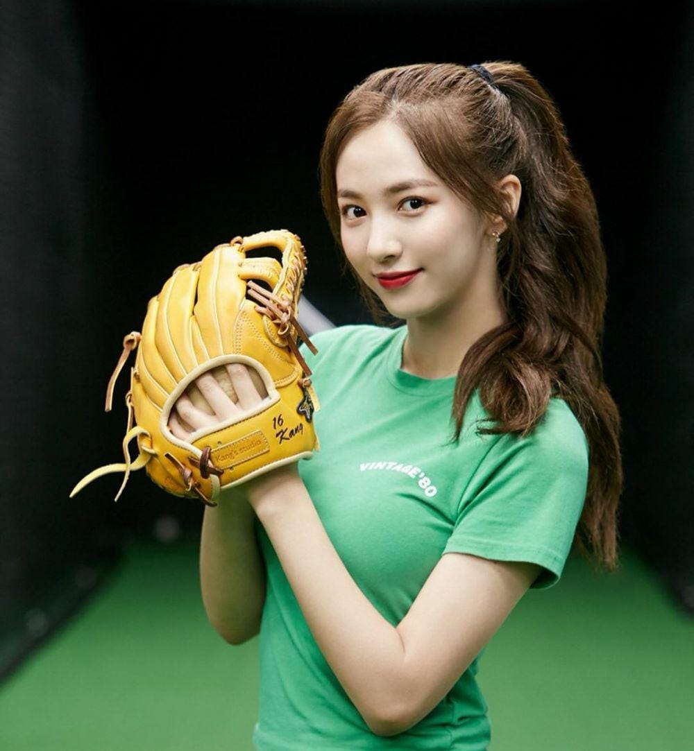 instagram.com/@cherrybulletjiwon