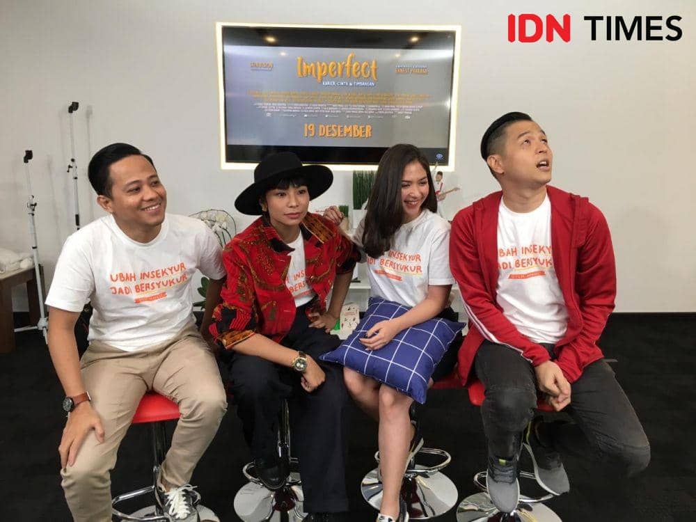 (dari ki-ka) Muhadlky Acho, Shareefa Danish, Jessica Mila, dan Ernest Prakasa saat main ke kantor IDN Media HQ, Gatot Subroto, Jakarta, pada 26 November 2019. IDN Times/Malika Nur