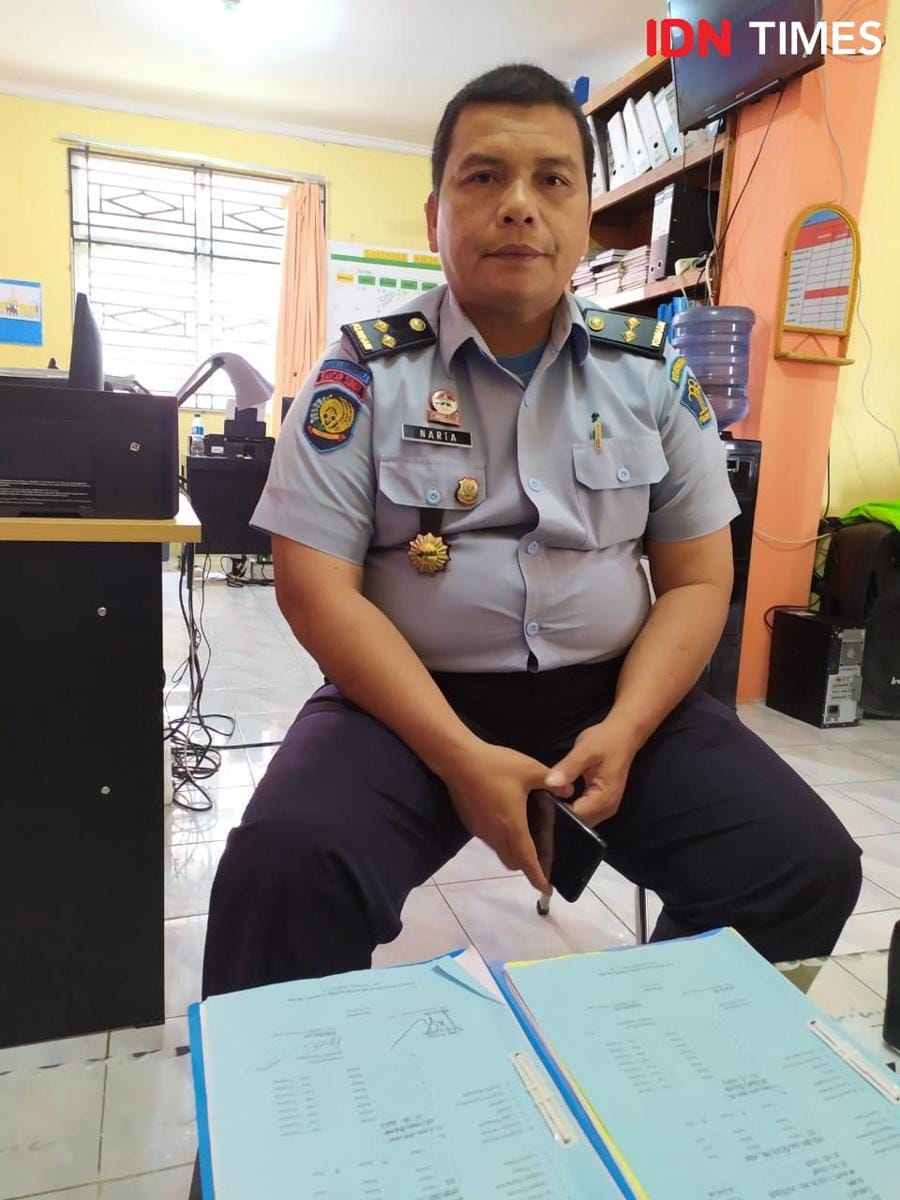 Kepala Lapas, Prayer Manik memberi keterangan (IDN Times/Patiar Manurung)