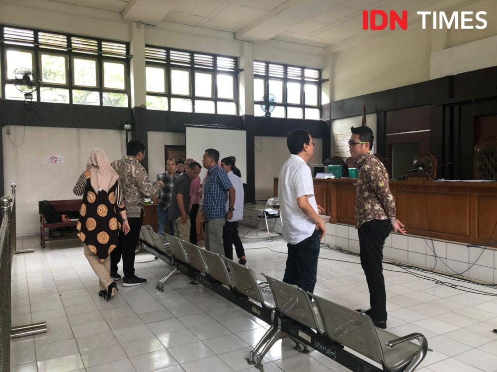 Sidang menghadirkan saksi dalam kasus OTT Bupati Muara Enim (IDN Times/Rangga Erfizal)