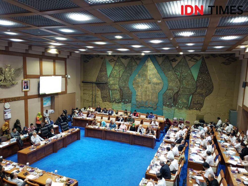 Rapat kerja Komisi VII dengan Menteri ESDM Arifin Tasrif dan jajaran. IDN Times/Hana Adi Perdana