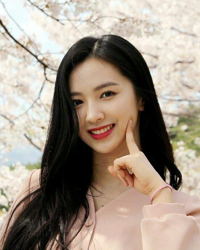 instagram.com/@jiwon.cherrybullet