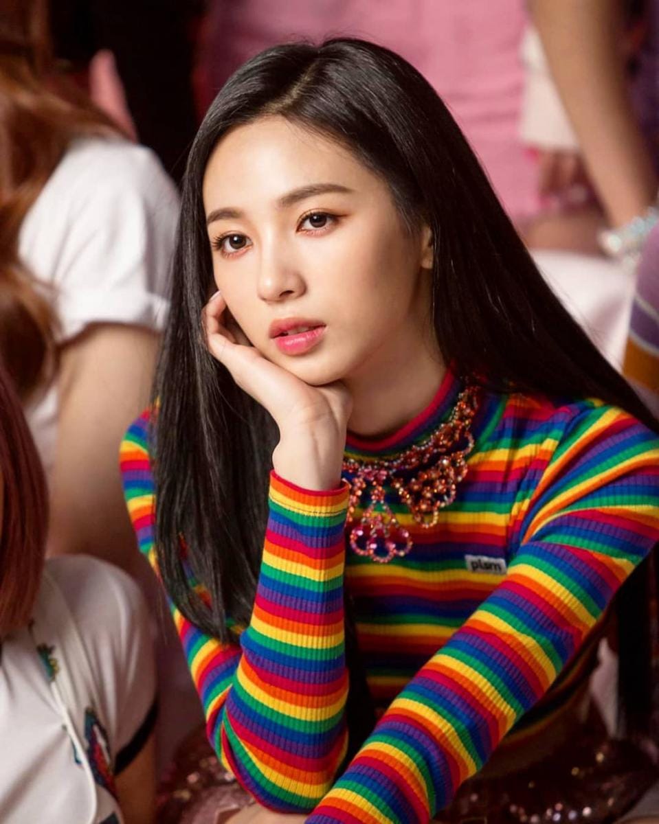 instagram.com/@jiwon.cherrybullet