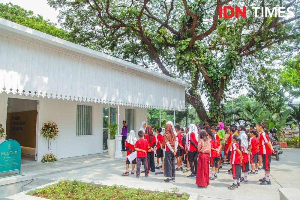 Suasana SDN Kapasari V saat berkunjung ke Museum Pendidikan Surabaya (27 November 2019). IDN Times/Reza Iqbal