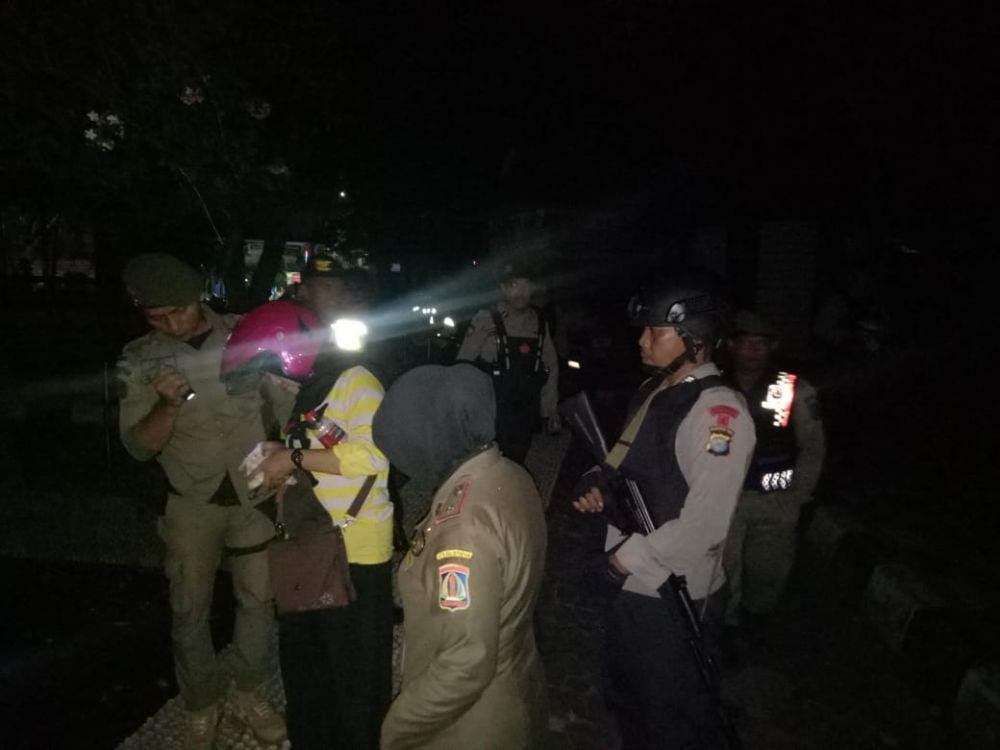 Patroli skala besar digelar Batalyon A Pelopor Satbrimob Polda Kaltim bersama Polresta Balikpapan, Senin (25/11) malam. (Sumber: Satbrimob Polda Kaltim)