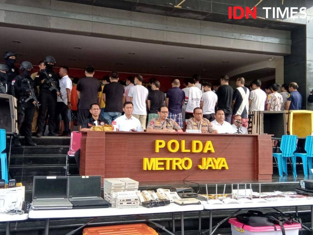 Kasus Penipuan WNA Tiongkok (IDN Times/Axel Joshua Harianja)