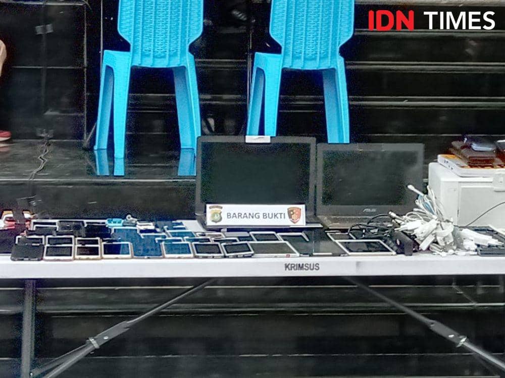 Kasus Penipuan WNA Tiongkok (IDN Times/Axel Joshua Harianja)