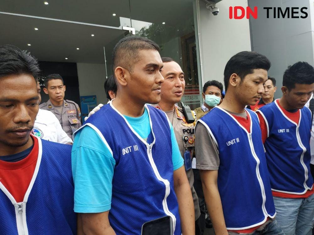 Tersangka kurir sabu jaringan Sokobanah saat konferensi pers di Mapolrestabes Surabaya, Rabu (27/11). IDN Times/Fitria Madia