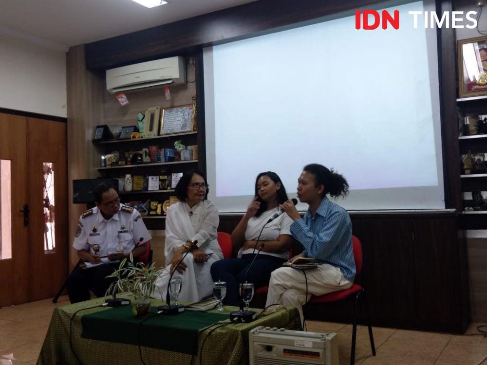 Kepala Pusat Pengelolaan Transportasi Berkelanjutan Kemenhub  Raden Ari Widianto, Komisioner Komnas Perempuan Magdalena Sitorus, Fifi dan Rastra Koalisi Ruang Publik Aman, dalam acara rilis hasil survei pelecehan seksual di ruang publik dari Koalisi Ruang Publik Aman (KRPA), Rabu (27/11). (IDN Times/Lia Hutasoit)