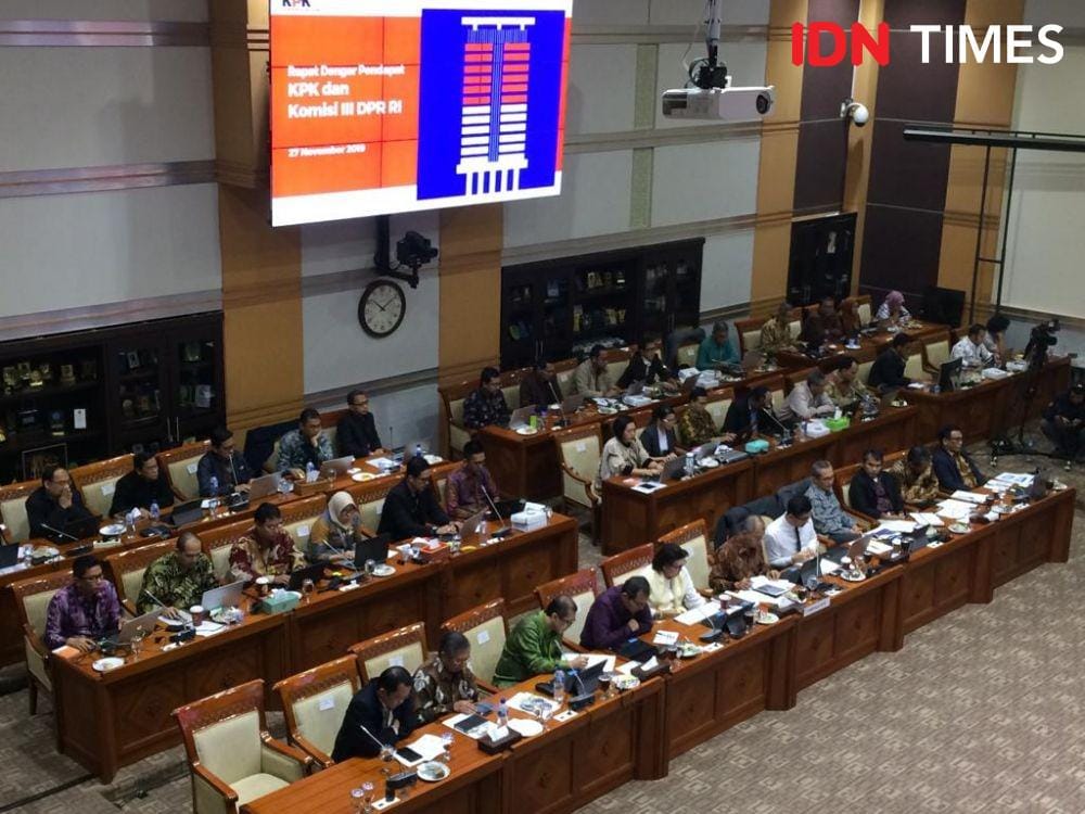 Komisi lll DPR menggelar Rapat Dengar Pendapat Komisi Pemberantasan Korupsi di Kompleks Parlemen DPR, Jakarta, Rabu (27/11) (IDN Times/Irfan Fathurohman)