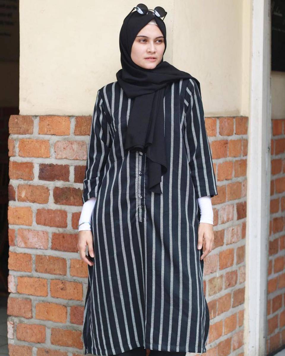 Instagram/zeezeeshahab