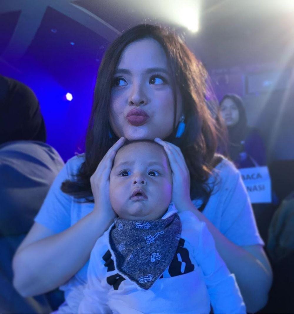 instagram.com/tasyakamila