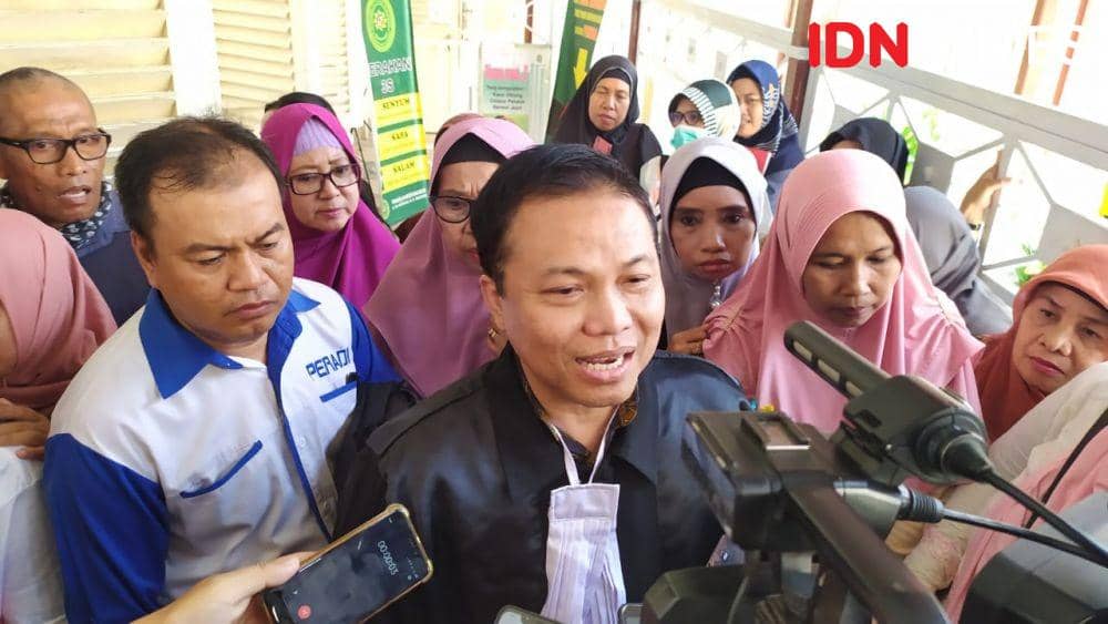 Kuasa hukum korporasi, Hendro Saryanto usai sidang di PN Makassar, Rabu (27/11) / Sahrul Ramadan