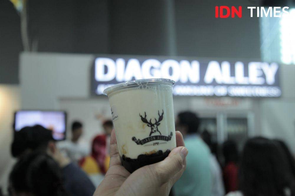Diagon Alley, salah satu minuman boba di acara "Bobalicious" di Surabaya. IDN Times/Prila Arofani