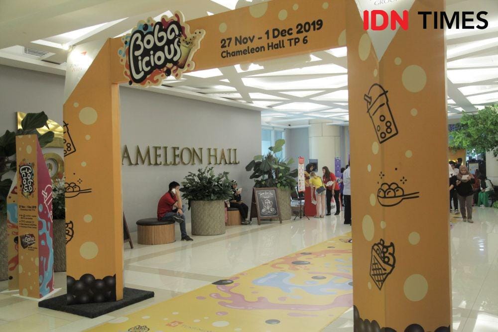 Gerbang memasuki venue acara "Bobalicious" di Chameleon Hall Tunjungan Plaza 6, Surabaya, (27/11). IDN Times/Naufal Al Rahman