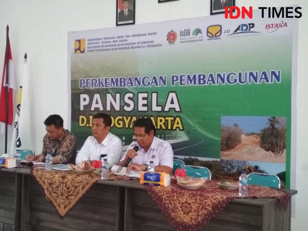 Bina Marga Pemda DIY saat memapaparkan pembuatan JJLS. IDN Times/febriana sinta