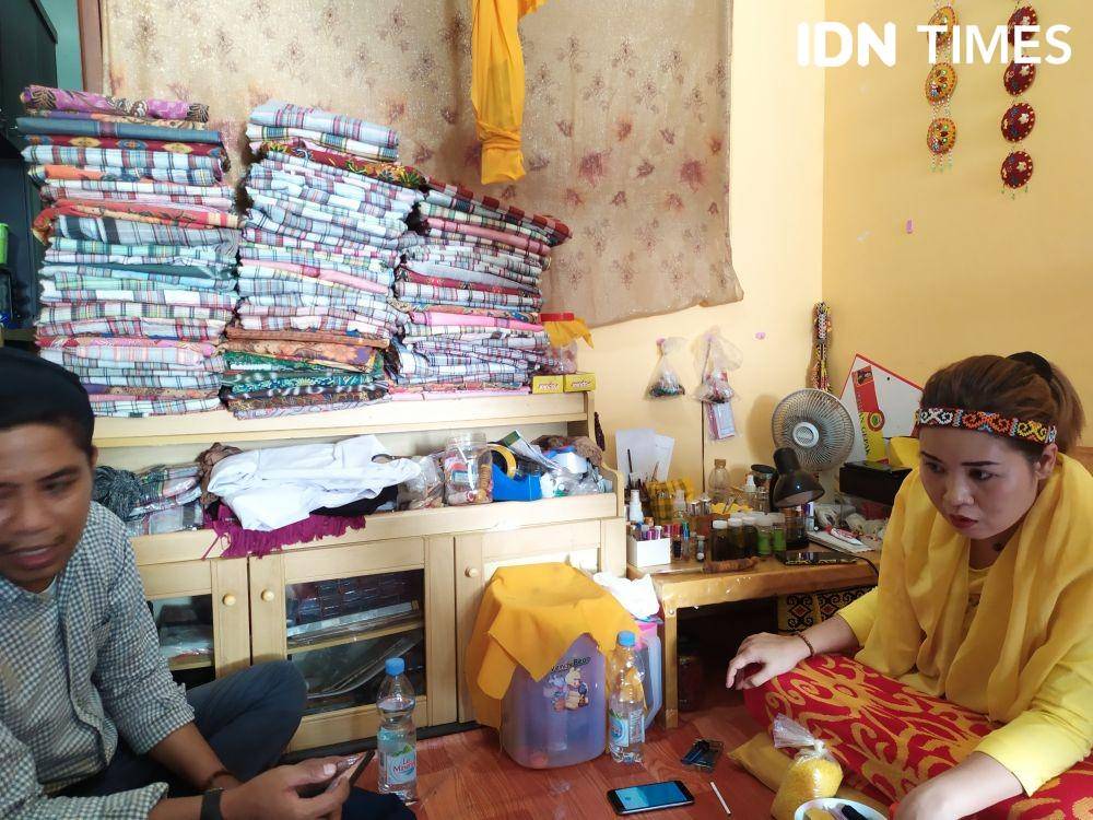 Bunda Magdalena, konsultan spiritual di Samarinda yang jadi langganan pejabat dan calon pns (IDN Times/Yuda Almerio)