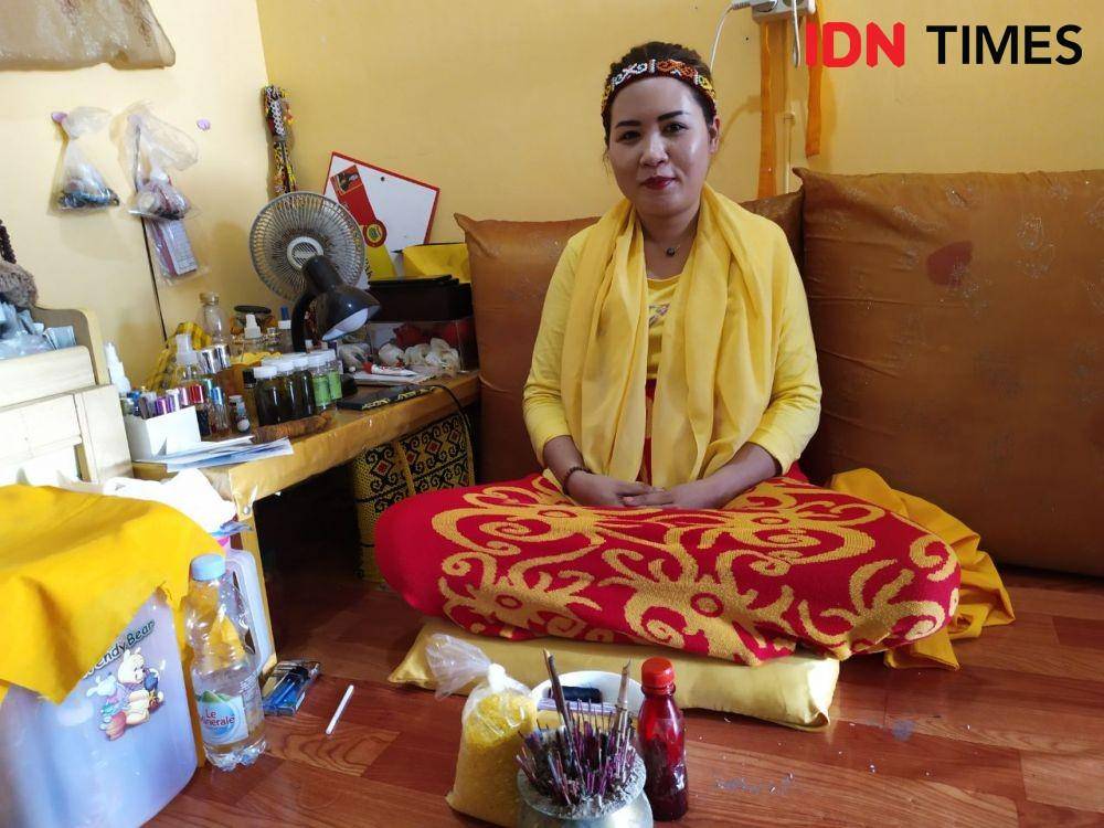 Bunda Magdalena, konsultan spiritual di Samarinda (IDN Times/Yuda Almerio)
