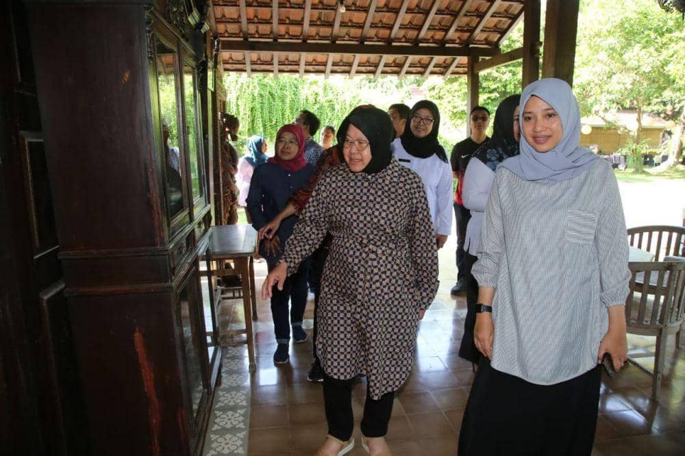Wali Kota Surabaya Tri Rismaharini mengunjungi Pendopo Kabupaten Banyuwangi. IDN Times/Istimewa