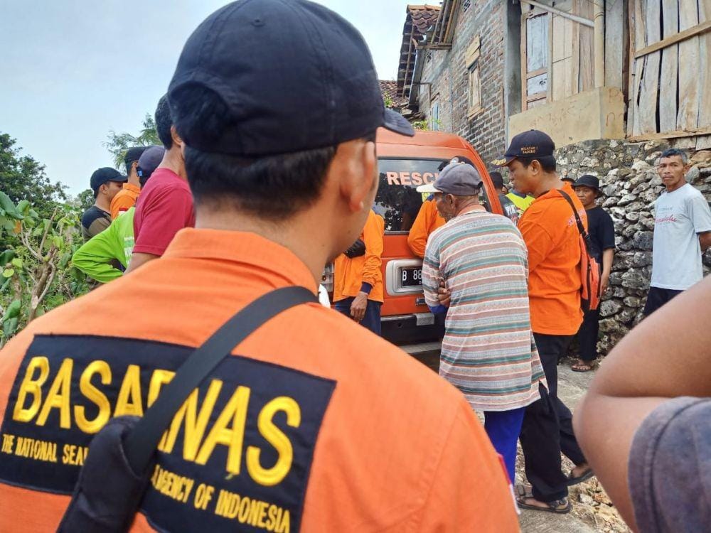Jenazah Deni Setiawan diantar ke rumah duka dengan mobil ambulance. IDN Times/Humas Kantor Basarnas Yogyakarta