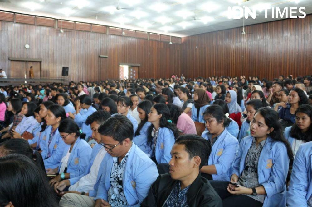 Mahasiswa Nomensen Siantar saat mengikuti kuliah umum bersama Putra Nababan (IDN Times/Gideon Aritonang)