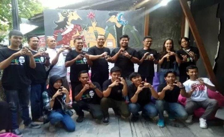 Kelompok Relawan pendukung Gibran di Pilkada Solo 2020 (ANTARA/Bambang Dwi Marwoto)
