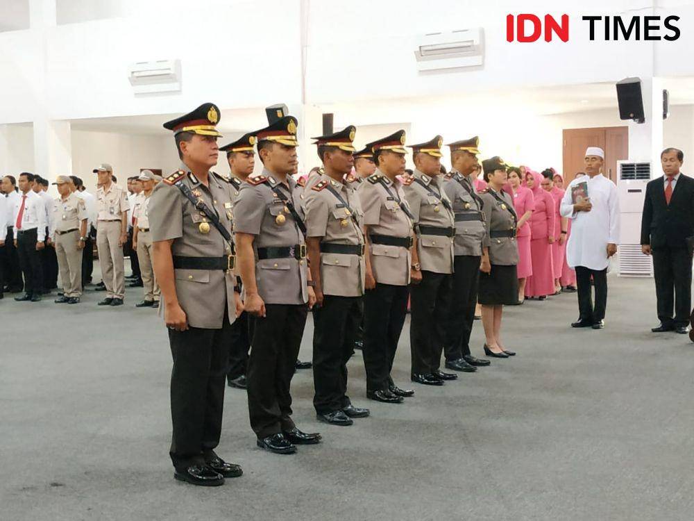 AKPB Leonardus Simamarta saat upacara penyerahan jabatan di Mapolrestabes Surabaya, Rabu (27/11). IDN Times/Fitria Madia