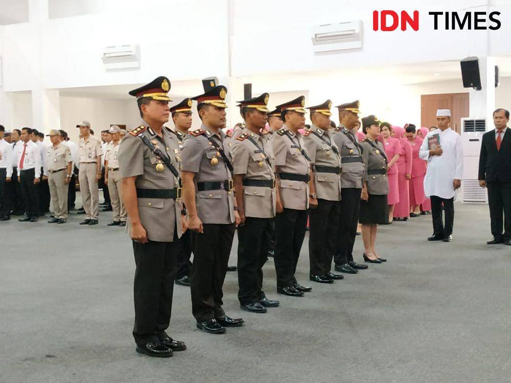 AKPB Leonardus Simamarta saat upacara penyerahan jabatan di Mapolrestabes Surabaya, Rabu (27/11). IDN Times/Fitria Madia
