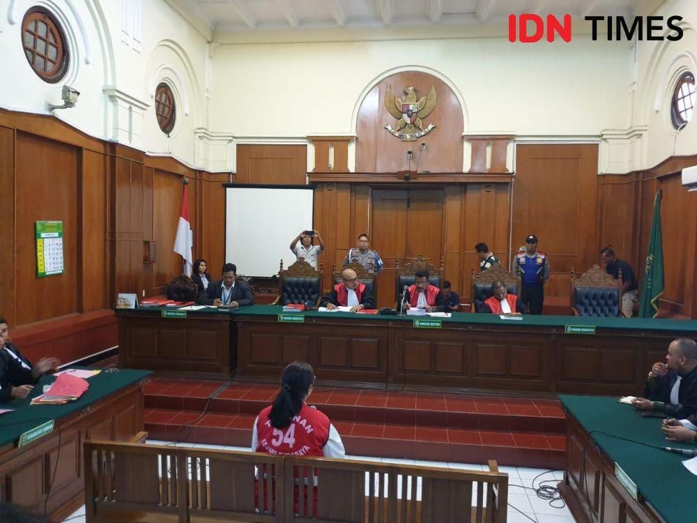 Suasana persidangan dengan terdakwa Tri Susanti alias Mak Susi. IDN Times/Vanny El Rahman