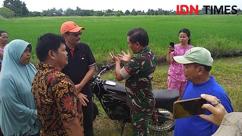 Djarot Syaiful Hidayat berkunjung ke Desa Ramunia, Deli Serdang (IDN Times/Fadli Syahputra)