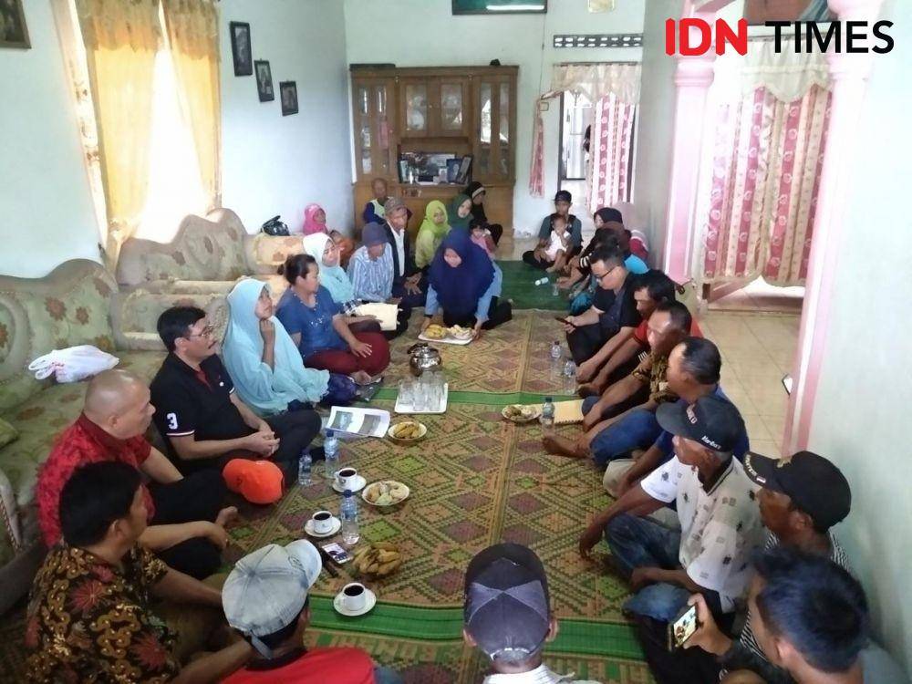 Ilustrasi kegiatan bertamu di masyarakat. IDN Times/Fadli Syahputra