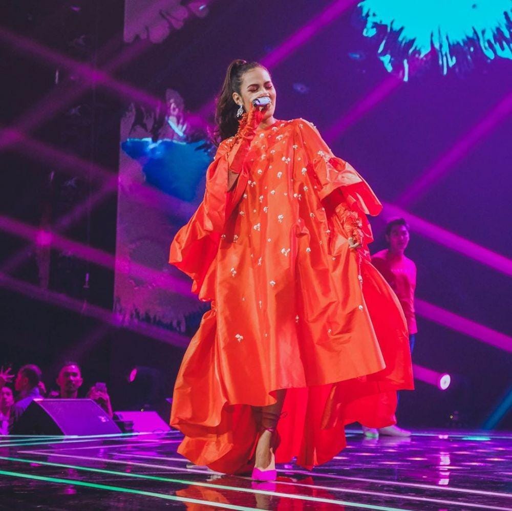 instagram.com/yourraisa