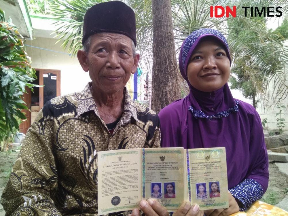 (ki-ka) Radi dan Reda Vadela pasangan suami istri yang usianya terpaut 41 tahun. IDN Times/Nofika Dian Nugroho