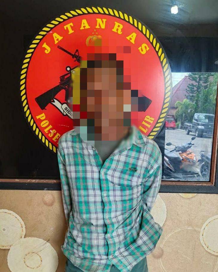 Tersangka Nanang saat menyerahkan diri ke Polsek Samarinda Kota (Dok. Polsek Samarinda Kota)