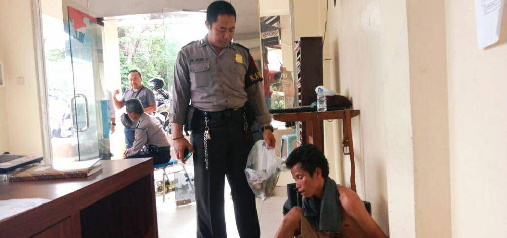 Wama saat diinterogasi polisi di Polsek Sungai Pinang, Samarinda (Dok. Polsek Sungai Pinang)