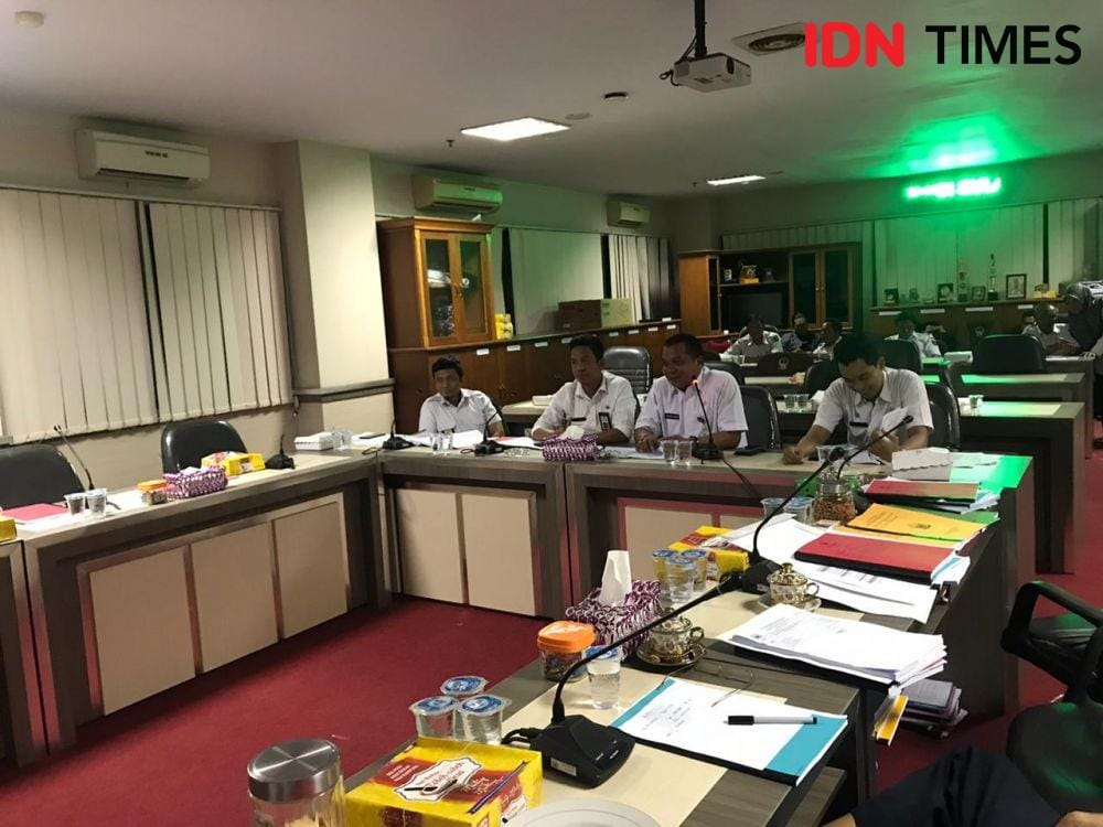 Plt Kabiro Umum dan Perlengkapan Pemprov Sulsel Idham Kadir (kedua dari kanan). IDN Times/Aan Pranata