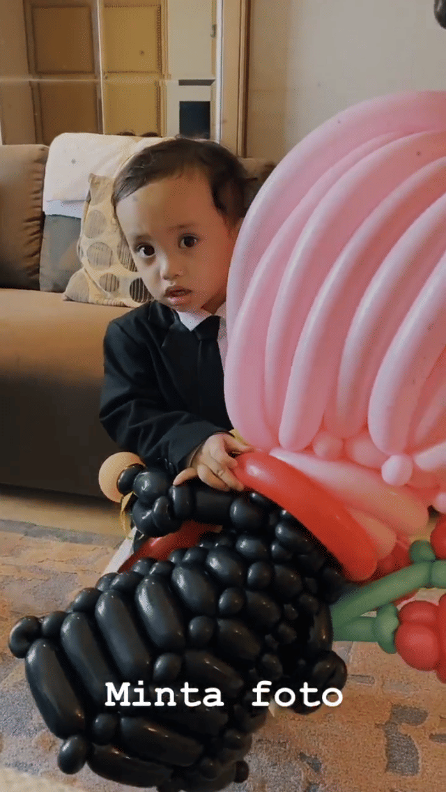 instagram.com/rachelvennya