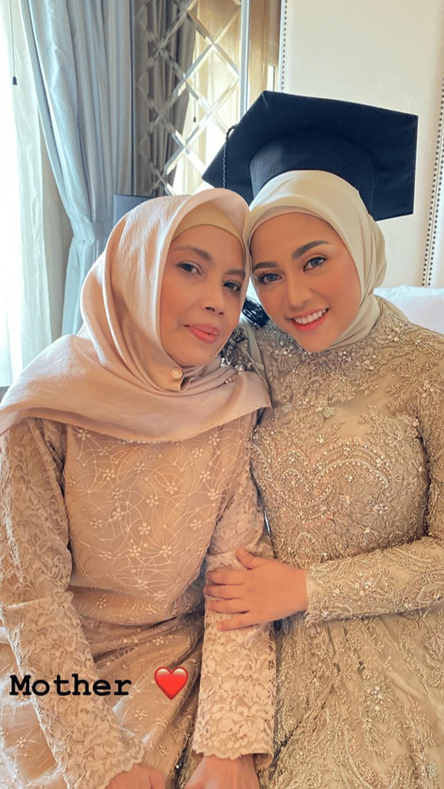 instagram.com/rachelvennya