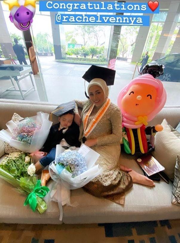 instagram.com/rachelvennya